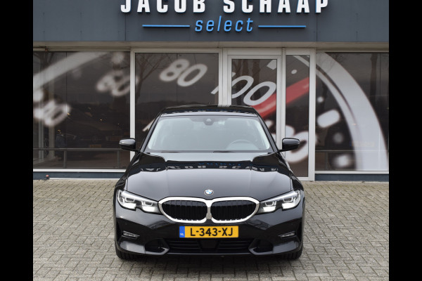 BMW 3-serie 320i High Executive / Carplay / Keyless / Navi / Parkeersensoren v+a / Stoelverwarming / 17'' LM