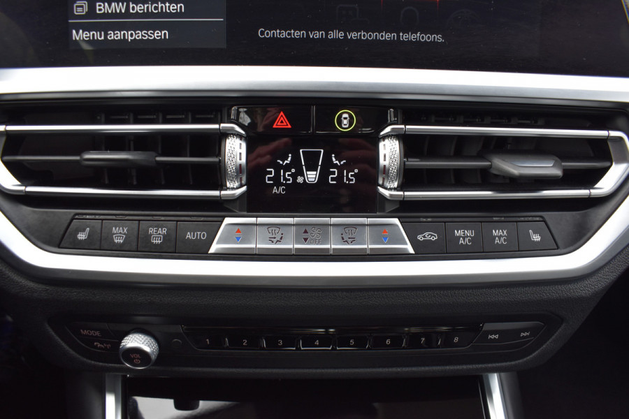 BMW 3-serie 320i High Executive / Carplay / Keyless / Navi / Parkeersensoren v+a / Stoelverwarming / 17'' LM