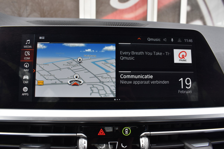 BMW 3-serie 320i High Executive / Carplay / Keyless / Navi / Parkeersensoren v+a / Stoelverwarming / 17'' LM