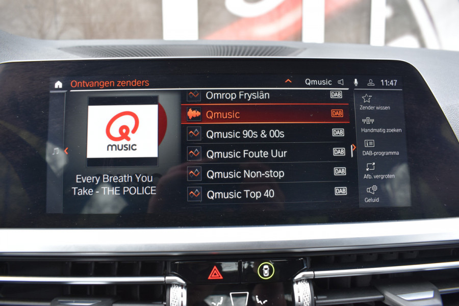 BMW 3-serie 320i High Executive / Carplay / Keyless / Navi / Parkeersensoren v+a / Stoelverwarming / 17'' LM