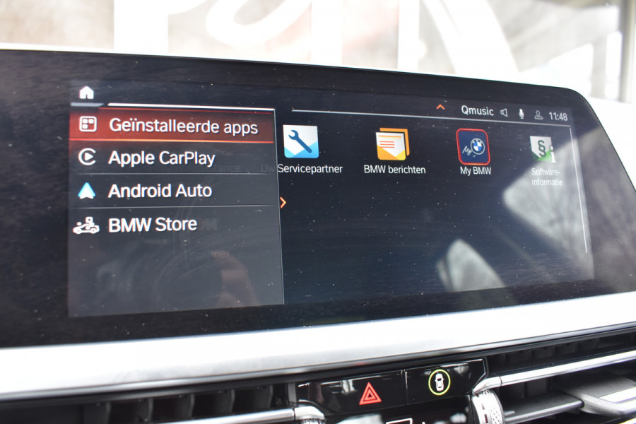 BMW 3-serie 320i High Executive / Carplay / Keyless / Navi / Parkeersensoren v+a / Stoelverwarming / 17'' LM