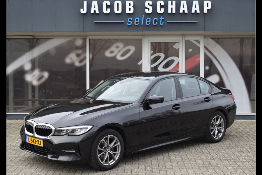 BMW 3-serie 320i High Executive / Carplay / Keyless / Navi / Parkeersensoren v+a / Stoelverwarming / 17'' LM