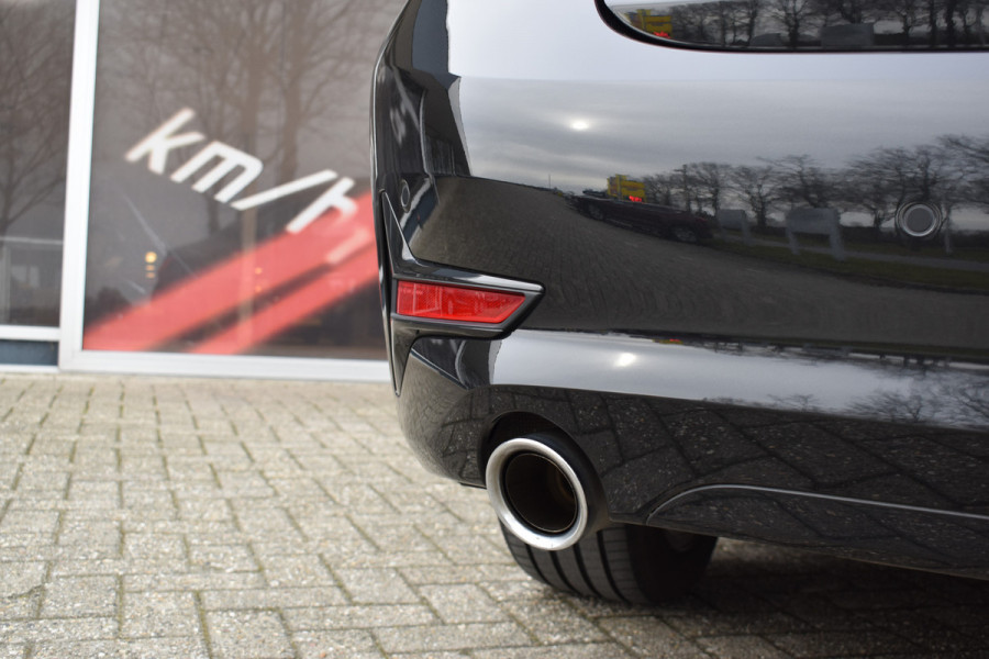 BMW 3-serie 320i High Executive / Carplay / Keyless / Navi / Parkeersensoren v+a / Stoelverwarming / 17'' LM