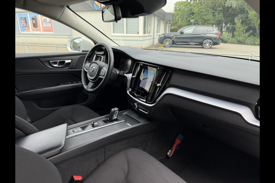 Volvo V60 2.0 B3 Aut. 163pk MHEV Momentum | Trekhaak | Navi | LED | Camera |  LMV |