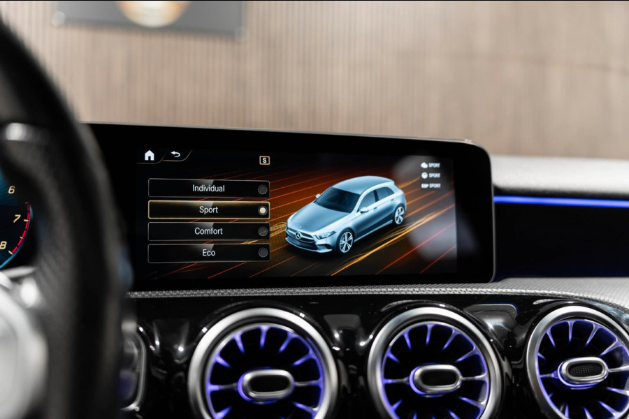 Mercedes-Benz A-Klasse 200 AMG PANO LED CAMERA