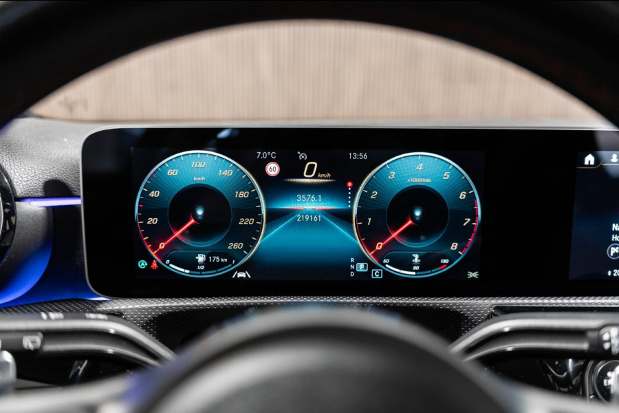 Mercedes-Benz A-Klasse 200 AMG PANO LED CAMERA