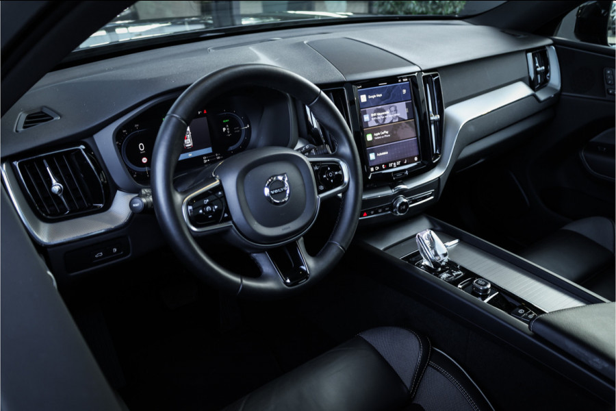 Volvo XC60 2.0 T6 Plug-in hybrid AWD Ultimate Black Edition - Panorama | Memory | Elek. Trekhaak | Stuurverwarming