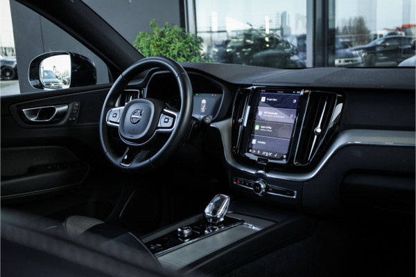 Volvo XC60 2.0 T6 Plug-in hybrid AWD Ultimate Black Edition - Panorama | Memory | Elek. Trekhaak | Stuurverwarming