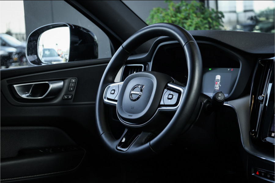 Volvo XC60 2.0 T6 Plug-in hybrid AWD Ultimate Black Edition - Panorama | Memory | Elek. Trekhaak | Stuurverwarming