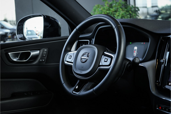 Volvo XC60 2.0 T6 Plug-in hybrid AWD Ultimate Black Edition - Panorama | Memory | Elek. Trekhaak | Stuurverwarming