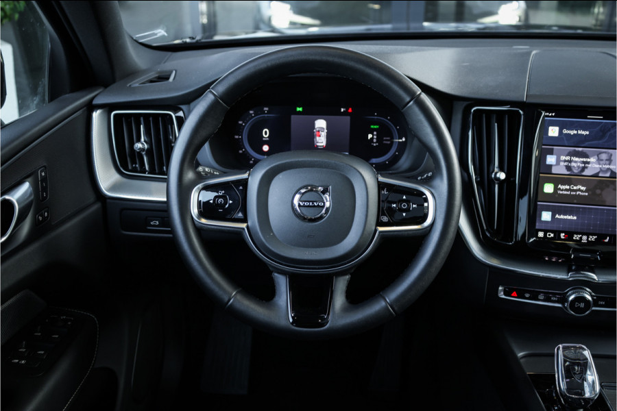 Volvo XC60 2.0 T6 Plug-in hybrid AWD Ultimate Black Edition - Panorama | Memory | Elek. Trekhaak | Stuurverwarming