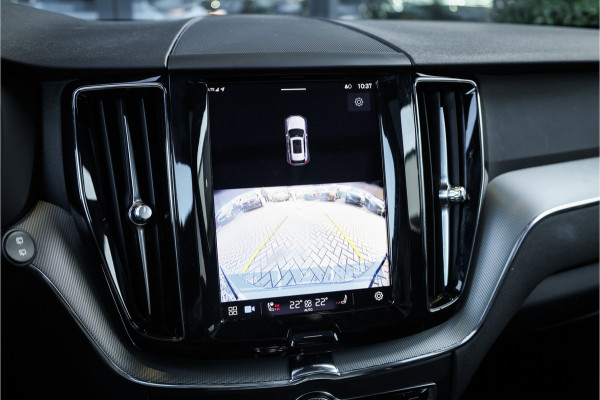 Volvo XC60 2.0 T6 Plug-in hybrid AWD Ultimate Black Edition - Panorama | Memory | Elek. Trekhaak | Stuurverwarming
