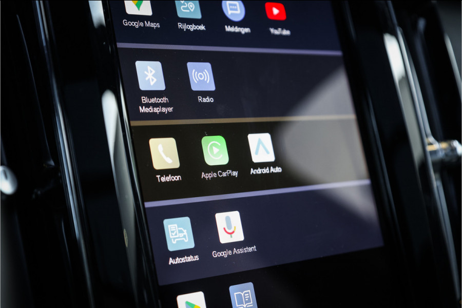 Volvo XC60 2.0 T6 Plug-in hybrid AWD Ultimate Black Edition - Panorama | Memory | Elek. Trekhaak | Stuurverwarming