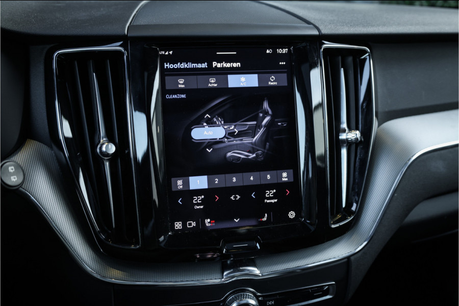 Volvo XC60 2.0 T6 Plug-in hybrid AWD Ultimate Black Edition - Panorama | Memory | Elek. Trekhaak | Stuurverwarming