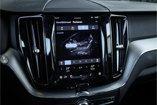 Volvo XC60 2.0 T6 Plug-in hybrid AWD Ultimate Black Edition - Panorama | Memory | Elek. Trekhaak | Stuurverwarming