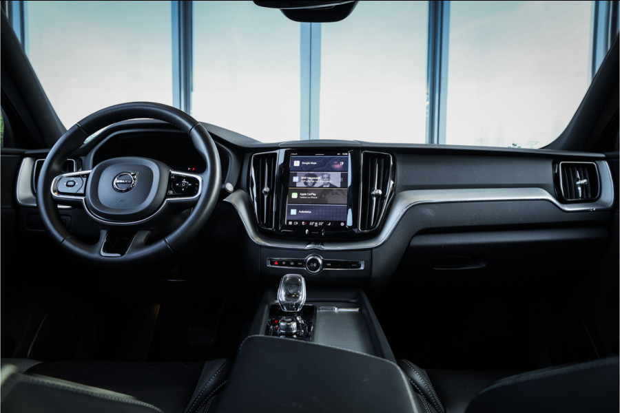 Volvo XC60 2.0 T6 Plug-in hybrid AWD Ultimate Black Edition - Panorama | Memory | Elek. Trekhaak | Stuurverwarming