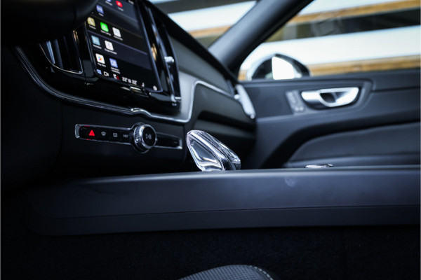 Volvo XC60 2.0 T6 Plug-in hybrid AWD Ultimate Black Edition - Panorama | Memory | Elek. Trekhaak | Stuurverwarming