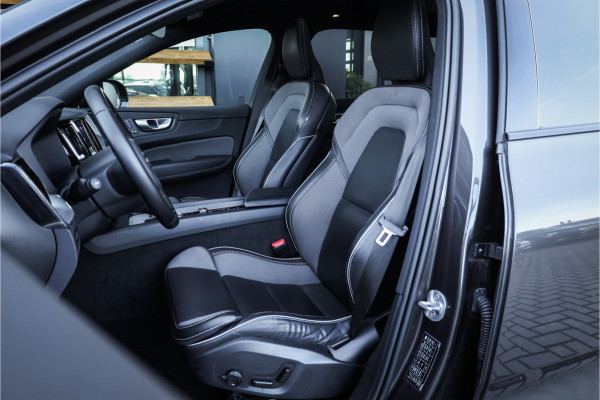 Volvo XC60 2.0 T6 Plug-in hybrid AWD Ultimate Black Edition - Panorama | Memory | Elek. Trekhaak | Stuurverwarming
