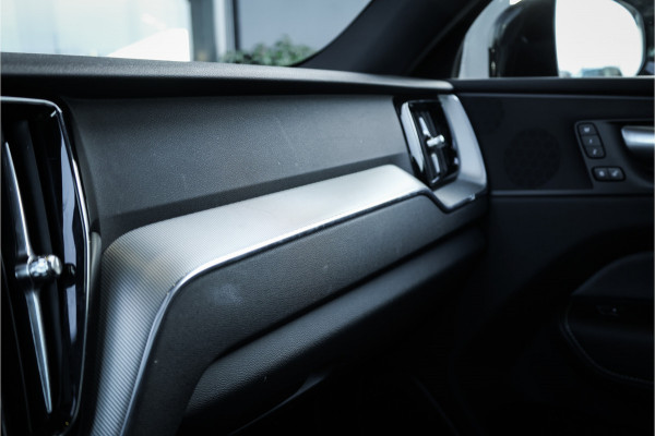 Volvo XC60 2.0 T6 Plug-in hybrid AWD Ultimate Black Edition - Panorama | Memory | Elek. Trekhaak | Stuurverwarming