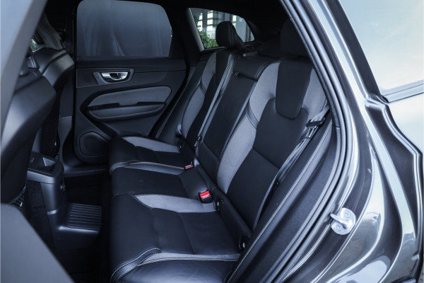 Volvo XC60 2.0 T6 Plug-in hybrid AWD Ultimate Black Edition - Panorama | Memory | Elek. Trekhaak | Stuurverwarming