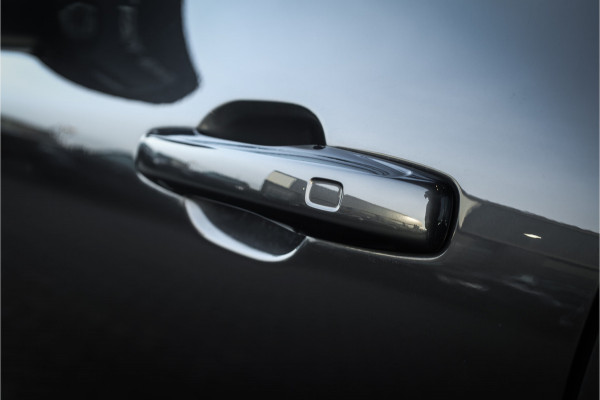 Volvo XC60 2.0 T6 Plug-in hybrid AWD Ultimate Black Edition - Panorama | Memory | Elek. Trekhaak | Stuurverwarming