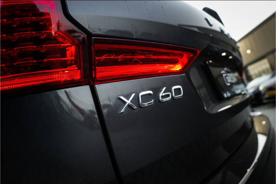 Volvo XC60 2.0 T6 Plug-in hybrid AWD Ultimate Black Edition - Panorama | Memory | Elek. Trekhaak | Stuurverwarming
