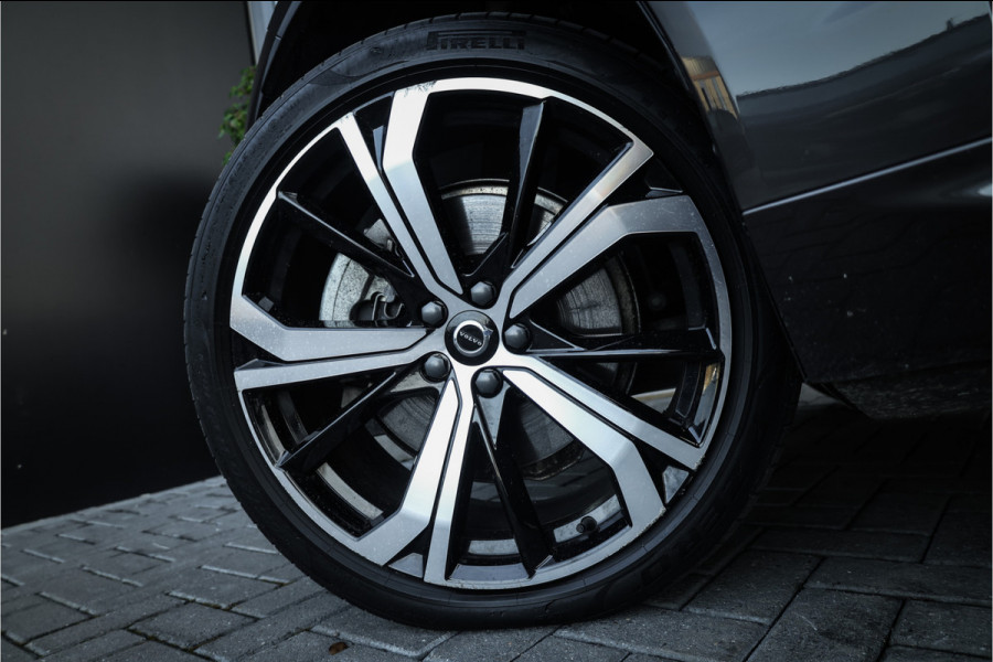 Volvo XC60 2.0 T6 Plug-in hybrid AWD Ultimate Black Edition - Panorama | Memory | Elek. Trekhaak | Stuurverwarming