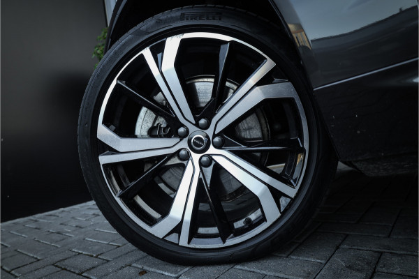 Volvo XC60 2.0 T6 Plug-in hybrid AWD Ultimate Black Edition - Panorama | Memory | Elek. Trekhaak | Stuurverwarming