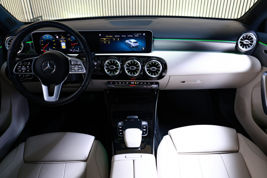 Mercedes-Benz A-Klasse 200 Business Solution AMG PANO MEMORY LANE PDC '18