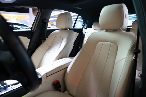 Mercedes-Benz A-Klasse 200 Business Solution AMG PANO MEMORY LANE PDC '18