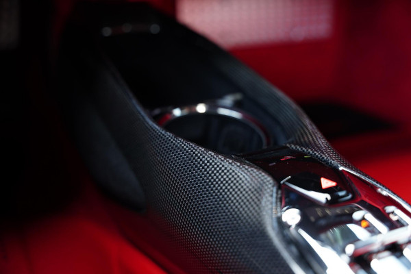 Ferrari SF90 Stradale 4.0 V8 / Carbon Interieur + Exterieur / Lifting