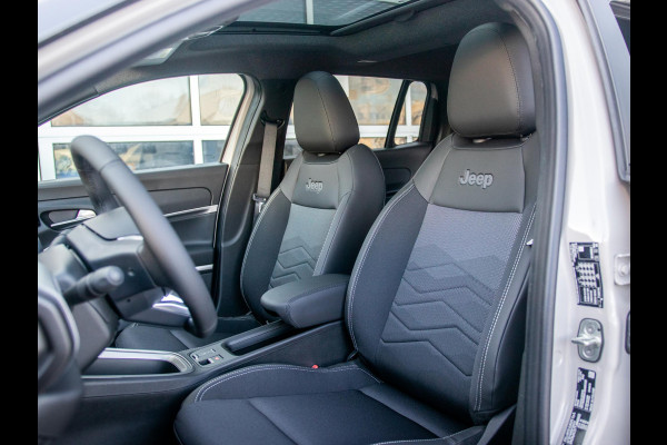 Jeep Avenger Summit 54 kWh | Uit voorraad leverbaar | Schuif/Kanteldak | Winter Pack | Infotainment&Convenience Pack | Warmtepomp