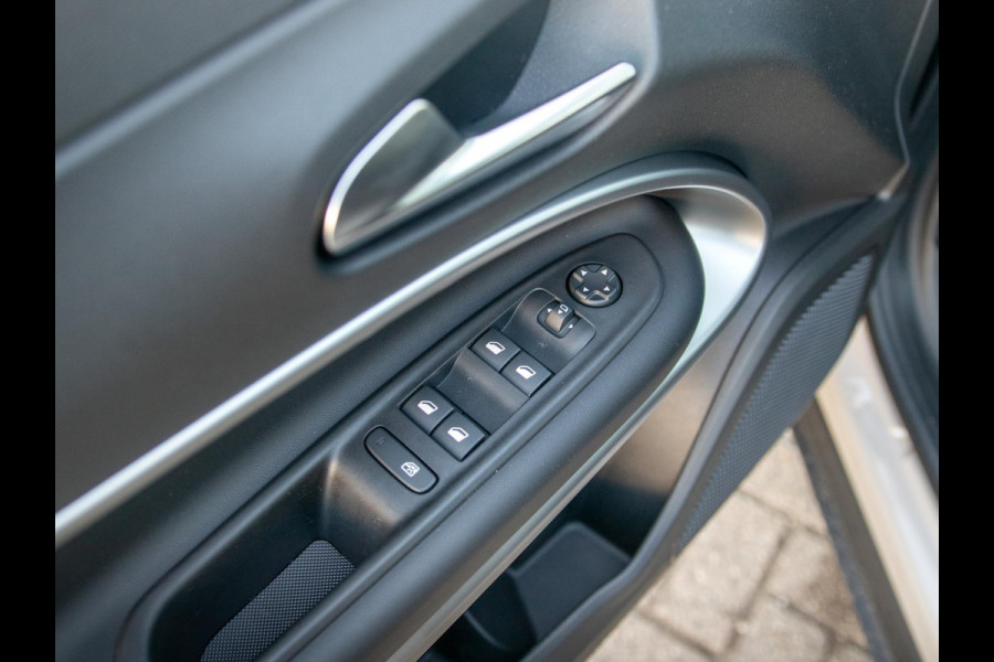 Jeep Avenger Summit 54 kWh | Uit voorraad leverbaar | Schuif/Kanteldak | Winter Pack | Infotainment&Convenience Pack | Warmtepomp