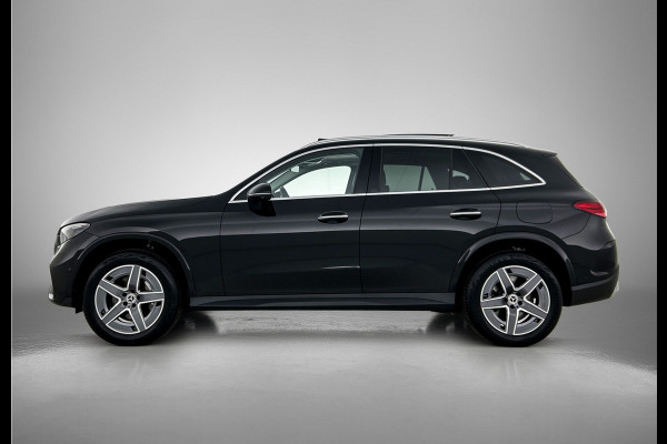 Mercedes-Benz GLC 300 e 4MATIC AMG Plug-In Hybride | 360  graden Camera | Memory seats | Schuifkanteldak | Sfeerverlichting | Chroompakket | Keyless entry Inclusief 24 maanden MB Certified garantie voor Europa.