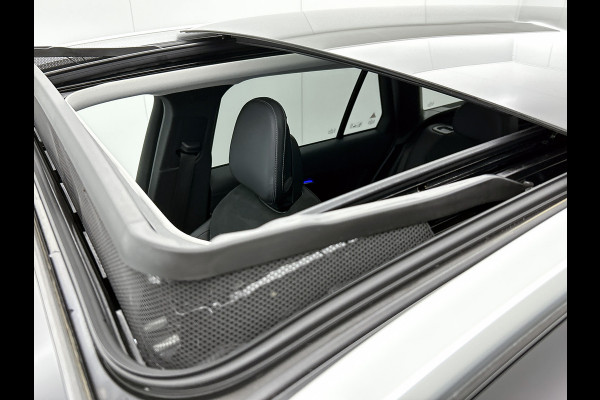 Mercedes-Benz GLC 300 e 4MATIC AMG Plug-In Hybride | 360  graden Camera | Memory seats | Schuifkanteldak | Sfeerverlichting | Chroompakket | Keyless entry Inclusief 24 maanden MB Certified garantie voor Europa.