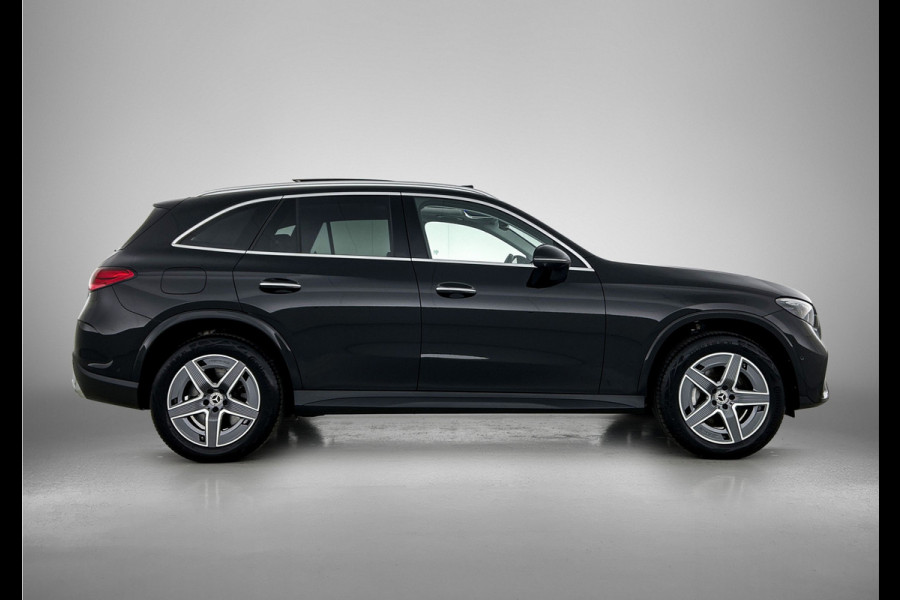 Mercedes-Benz GLC 300 e 4MATIC AMG Plug-In Hybride | 360  graden Camera | Memory seats | Schuifkanteldak | Sfeerverlichting | Chroompakket | Keyless entry Inclusief 24 maanden MB Certified garantie voor Europa.
