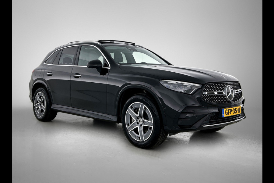 Mercedes-Benz GLC 300 e 4MATIC AMG Plug-In Hybride | 360  graden Camera | Memory seats | Schuifkanteldak | Sfeerverlichting | Chroompakket | Keyless entry Inclusief 24 maanden MB Certified garantie voor Europa.