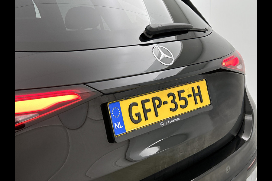 Mercedes-Benz GLC 300 e 4MATIC AMG Plug-In Hybride | 360  graden Camera | Memory seats | Schuifkanteldak | Sfeerverlichting | Chroompakket | Keyless entry Inclusief 24 maanden MB Certified garantie voor Europa.