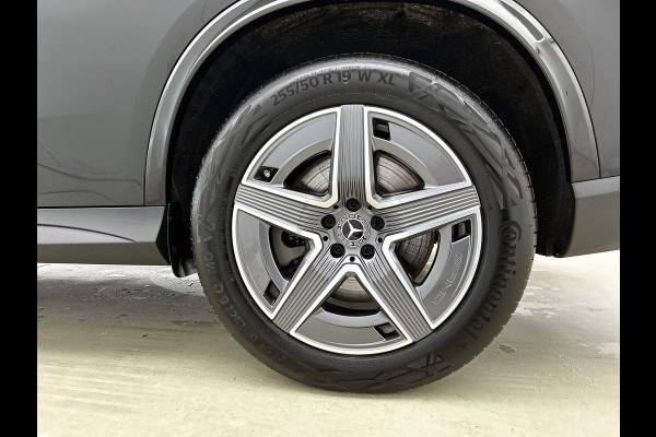 Mercedes-Benz GLC 300 e 4MATIC AMG Plug-In Hybride | 360  graden Camera | Memory seats | Schuifkanteldak | Sfeerverlichting | Chroompakket | Keyless entry Inclusief 24 maanden MB Certified garantie voor Europa.
