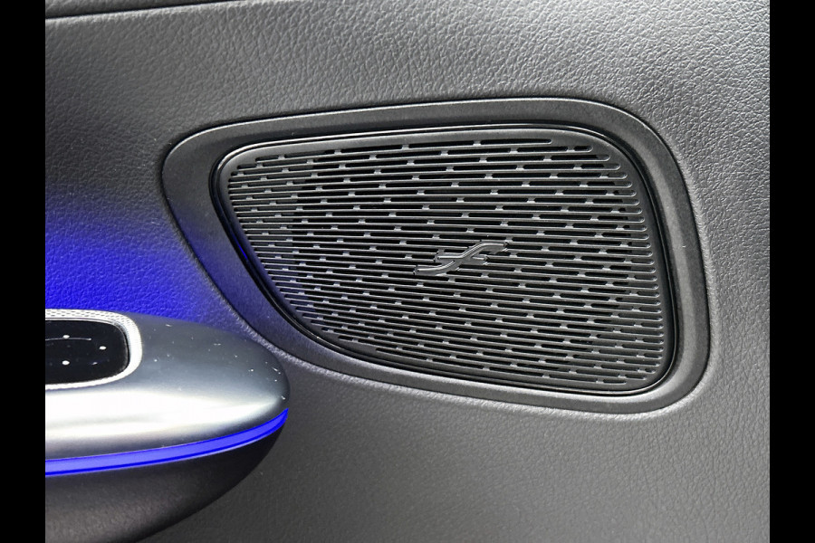 Mercedes-Benz GLC 300 e 4MATIC AMG Plug-In Hybride | 360  graden Camera | Memory seats | Schuifkanteldak | Sfeerverlichting | Chroompakket | Keyless entry Inclusief 24 maanden MB Certified garantie voor Europa.