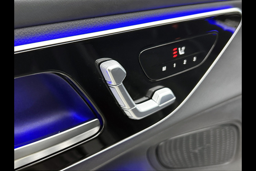 Mercedes-Benz GLC 300 e 4MATIC AMG Plug-In Hybride | 360  graden Camera | Memory seats | Schuifkanteldak | Sfeerverlichting | Chroompakket | Keyless entry Inclusief 24 maanden MB Certified garantie voor Europa.