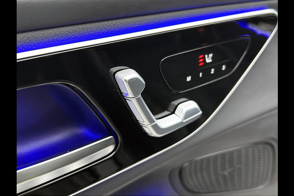 Mercedes-Benz GLC 300 e 4MATIC AMG Plug-In Hybride | 360  graden Camera | Memory seats | Schuifkanteldak | Sfeerverlichting | Chroompakket | Keyless entry Inclusief 24 maanden MB Certified garantie voor Europa.