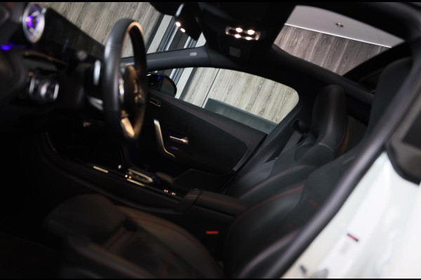 Mercedes-Benz CLA-Klasse 250 e AMG Line / AUT / Digital Cockpit / Cruise Control / Sfeerverlichting / Camera / Pano