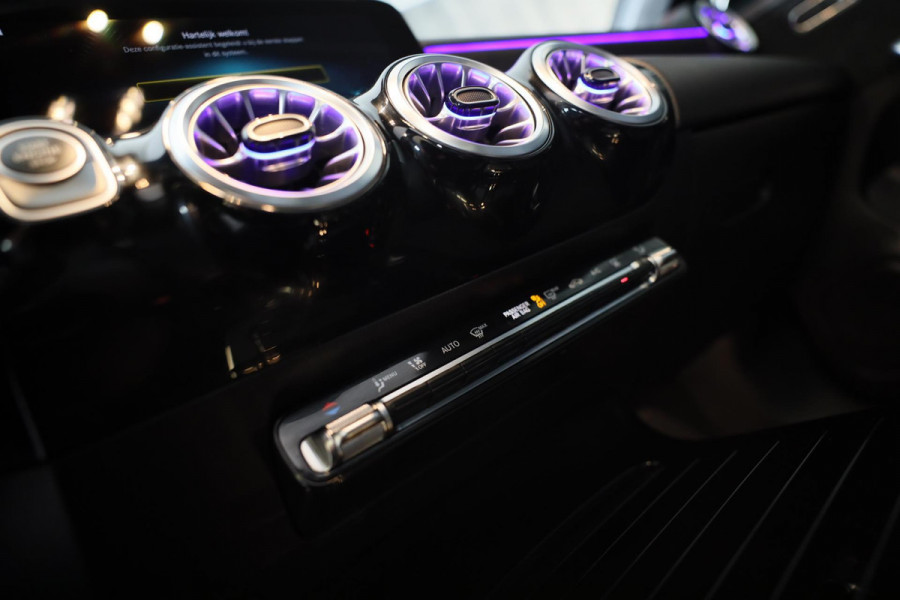 Mercedes-Benz CLA-Klasse 250 e AMG Line / AUT / Digital Cockpit / Cruise Control / Sfeerverlichting / Camera / Pano