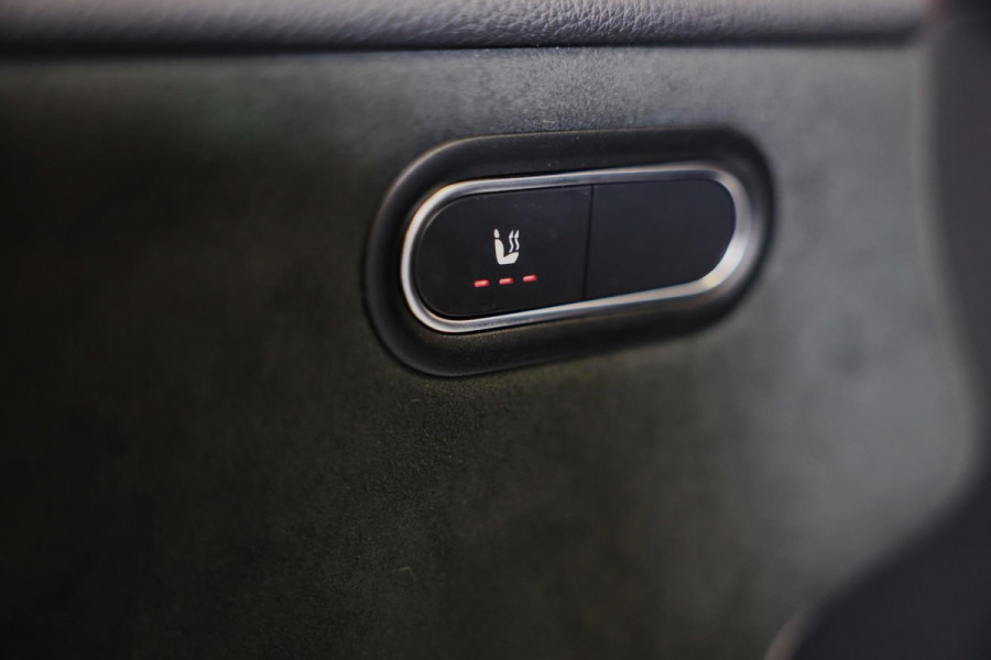 Mercedes-Benz CLA-Klasse 250 e AMG Line / AUT / Digital Cockpit / Cruise Control / Sfeerverlichting / Camera / Pano