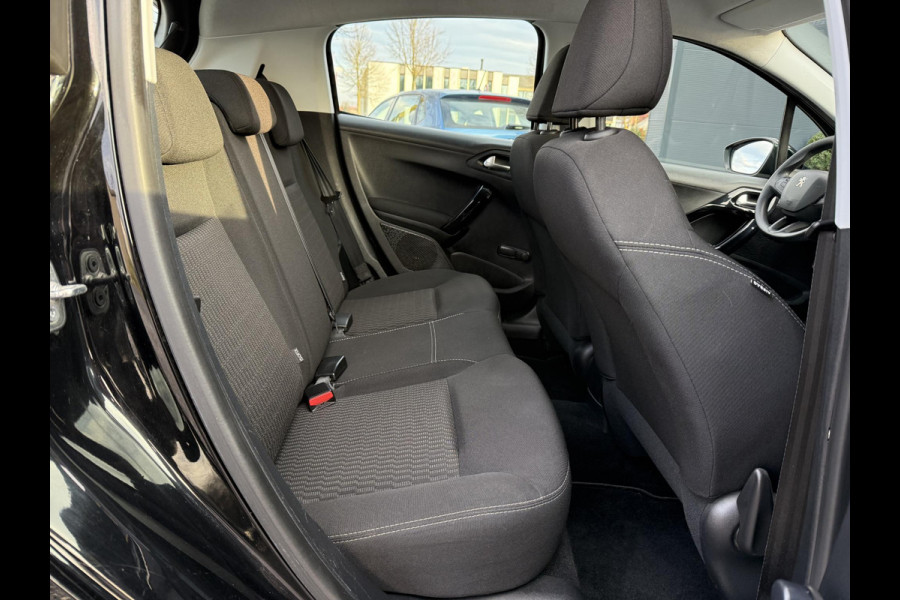 Peugeot 208 1.2 PureTech Blue Lion Navi,Airco,Cruise,5 Deurs,N.A.P,Weinig km,D-riem recent vv,Nieuwe Apk bij Aflevering