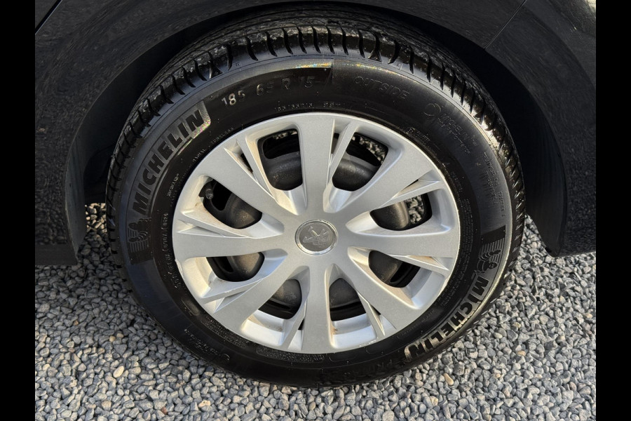 Peugeot 208 1.2 PureTech Blue Lion Navi,Airco,Cruise,5 Deurs,N.A.P,Weinig km,D-riem recent vv,Nieuwe Apk bij Aflevering