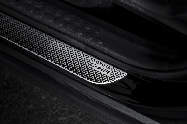 Toyota C-HR 2.0 Hybrid Dynamic | Adapt. Cruise | Stoel-+Stuurverw. | PDC | Camera | NAV+App. Connect | ECC | Afn. Trekhaak | LM 18" |