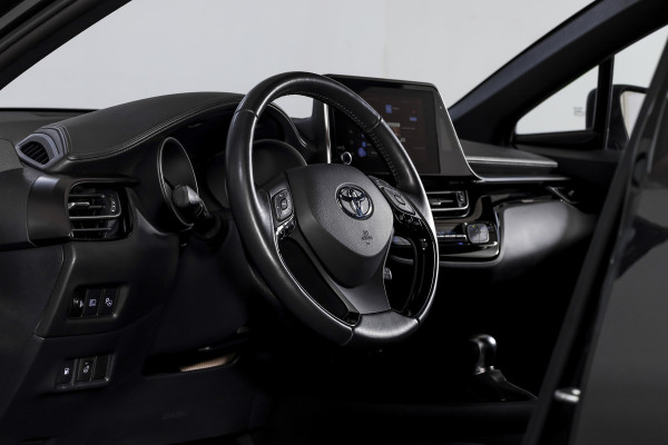 Toyota C-HR 2.0 Hybrid Dynamic | Adapt. Cruise | Stoel-+Stuurverw. | PDC | Camera | NAV+App. Connect | ECC | Afn. Trekhaak | LM 18" |