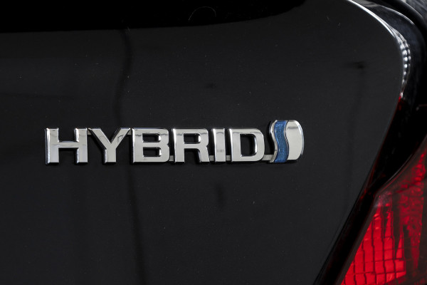 Toyota C-HR 2.0 Hybrid Dynamic | Adapt. Cruise | Stoel-+Stuurverw. | PDC | Camera | NAV+App. Connect | ECC | Afn. Trekhaak | LM 18" |